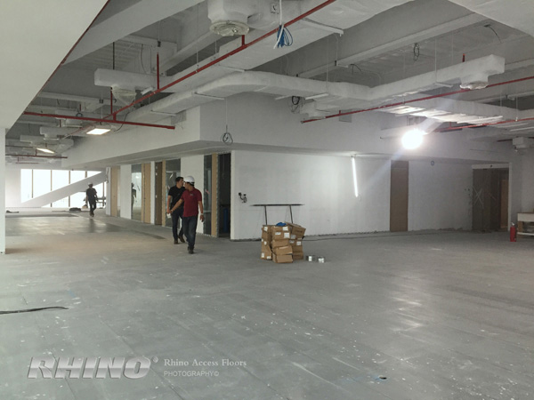 พื้นยกโดย ANBS แผ่นพื้นเปลือยบนชั้นสำนักงาน