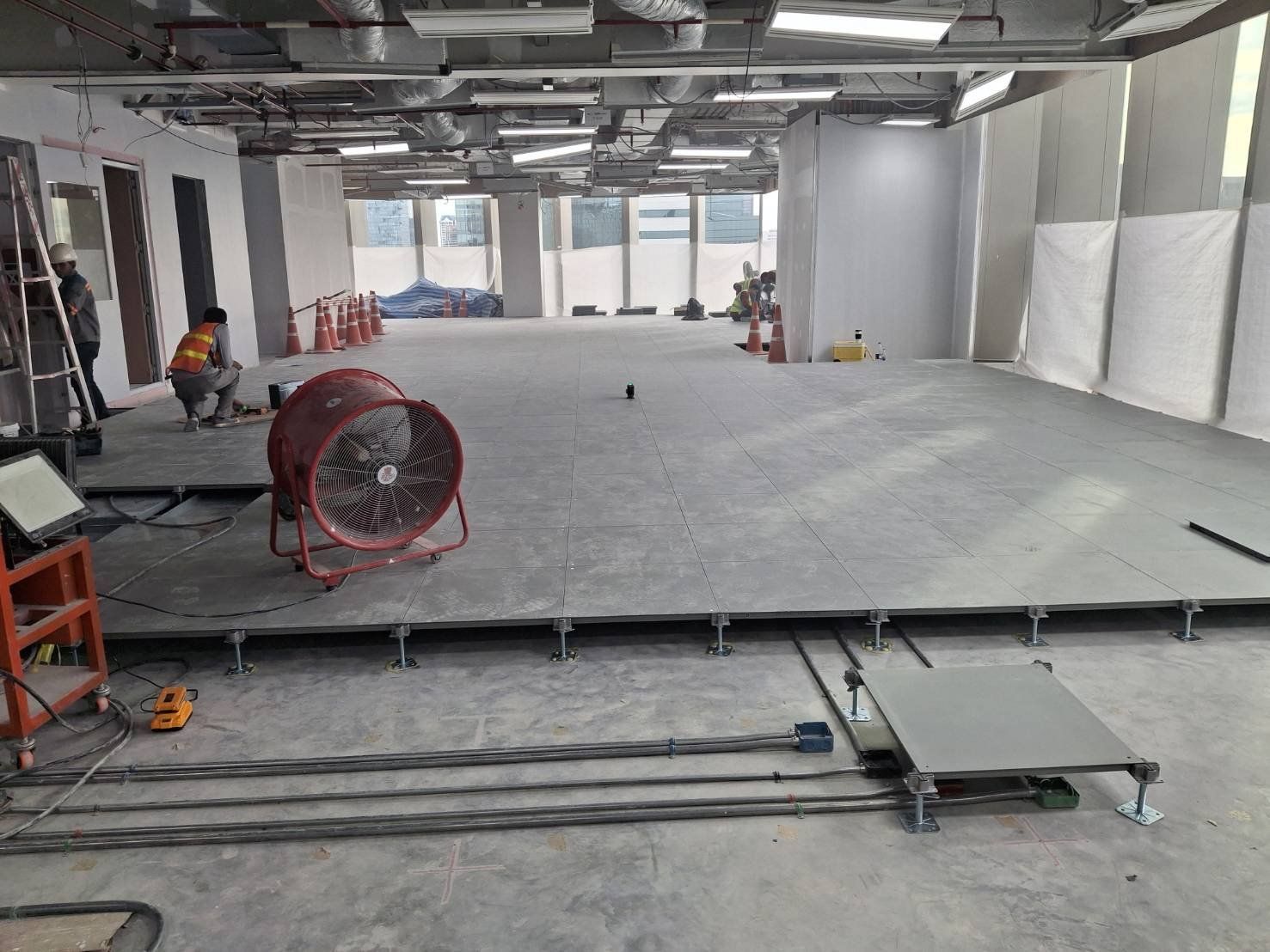 Deutsche Bank HQ, Bangkok: installation in progress.