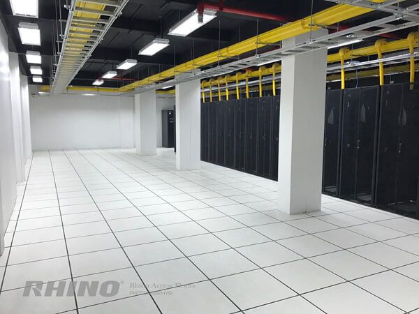 พื้นยก RHINO ในดาต้าเซ็นเตอร์ พนมเปญ (raised floor in a data centre, Phnom Penh)